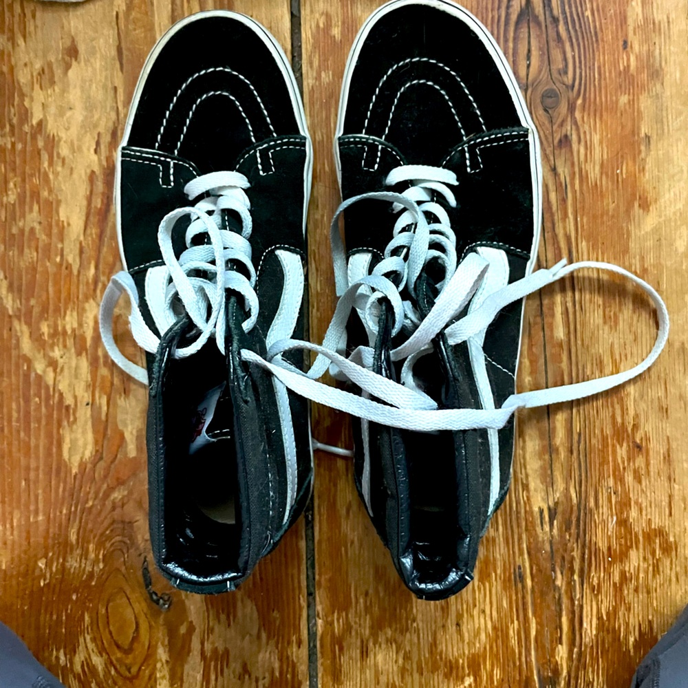 Women’s size 8.5 vans sneakers. Perfect condition